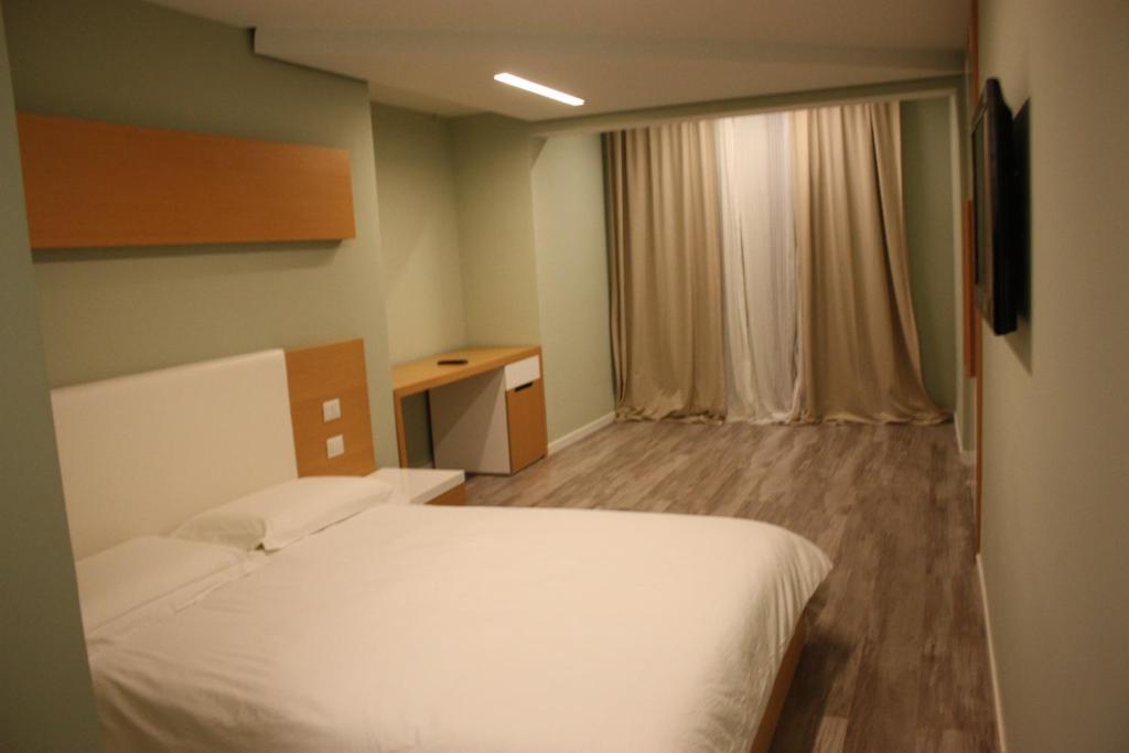 Hotel Bologna Avlonya Oda fotoğraf