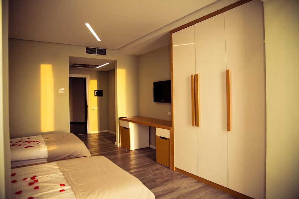 Hotel Bologna Avlonya Dış mekan fotoğraf
